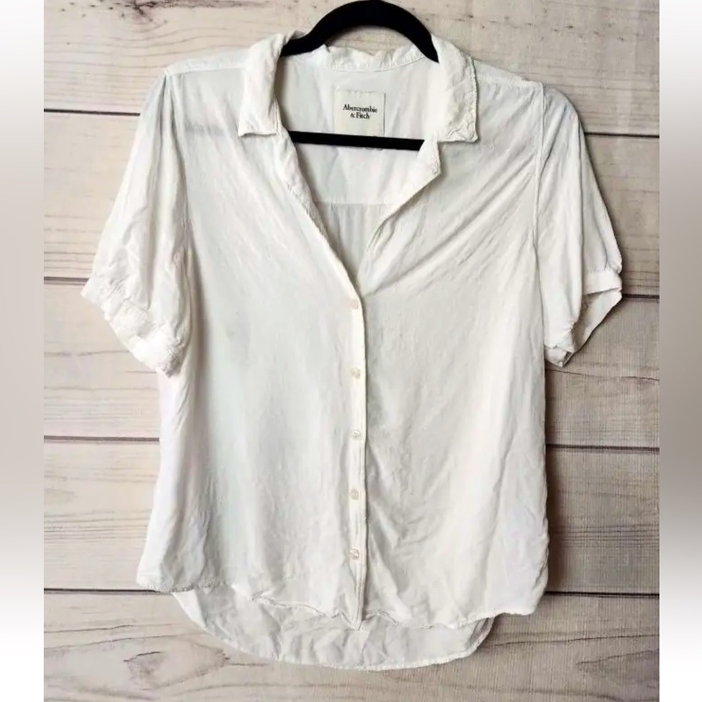 Abercrombie White Dot Textured Short Sleeve Button Up Blouse